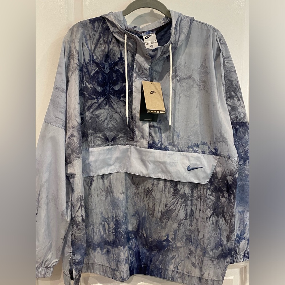 Nike Women's 1X Sportswear Wave Dye Woven Pullover Jacket